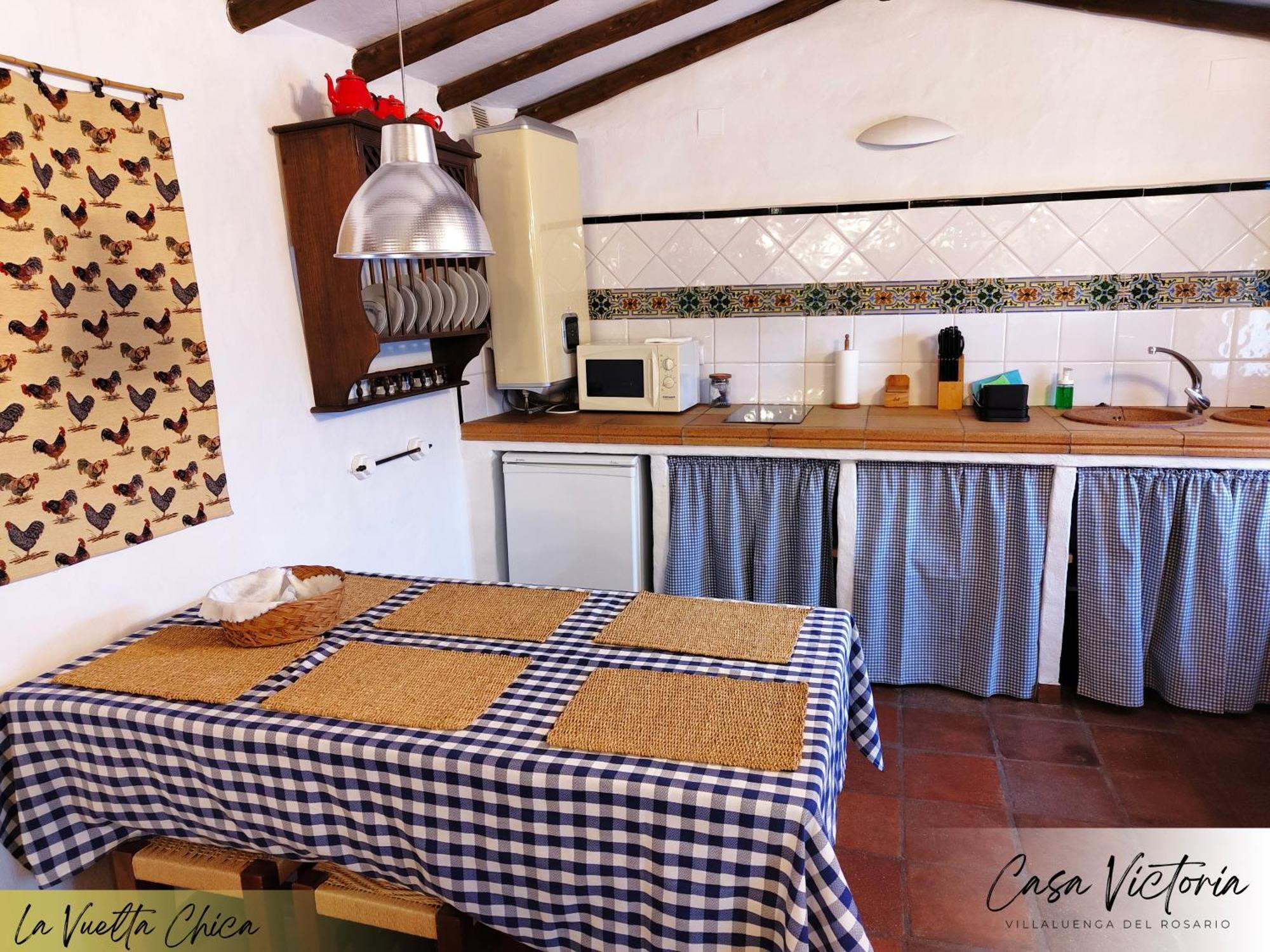 Conjunto Rural Casa Victoria Guest House Villaluenga Del Rosario Bagian luar foto