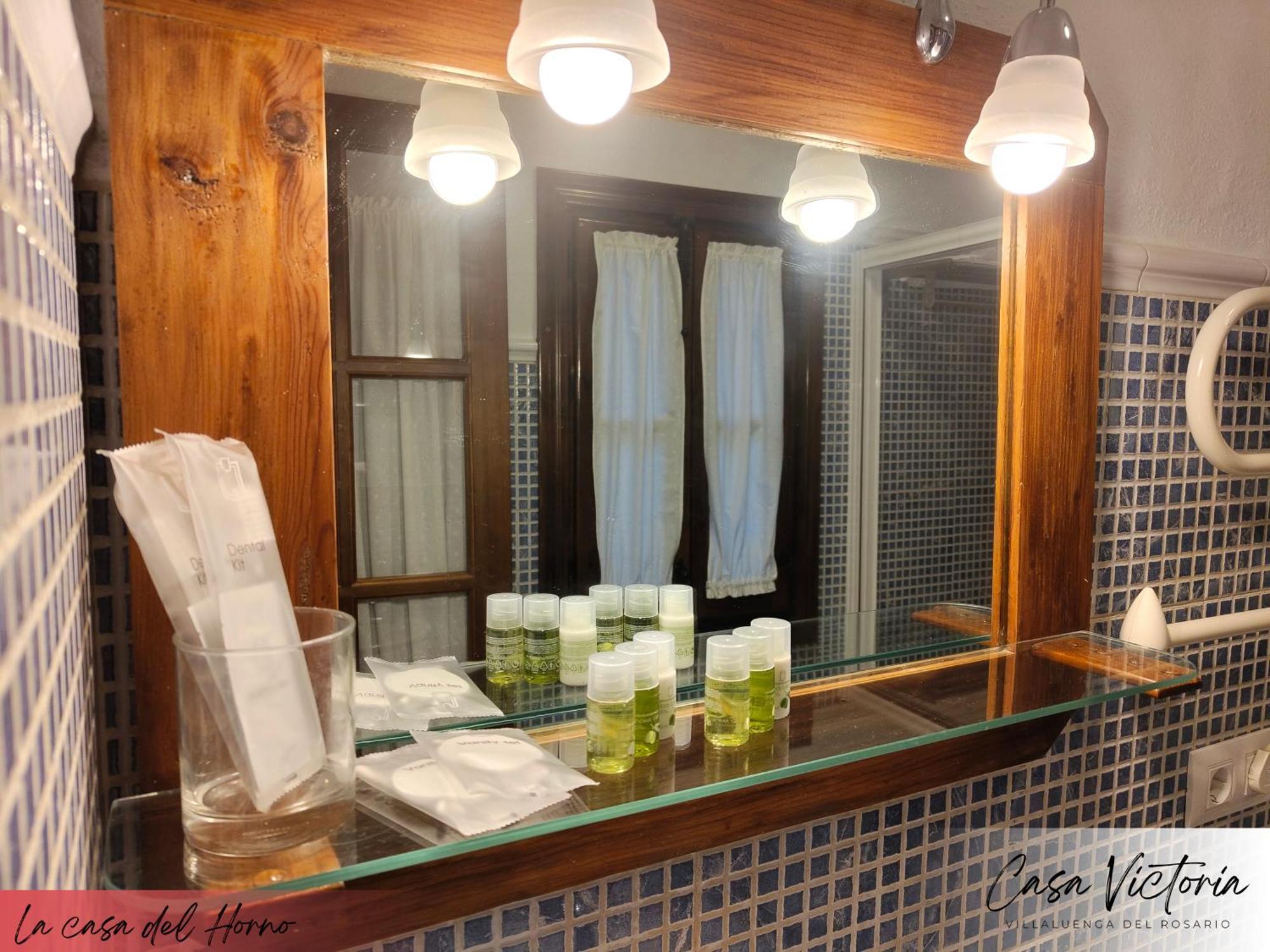 Conjunto Rural Casa Victoria Guest House Villaluenga Del Rosario Bagian luar foto