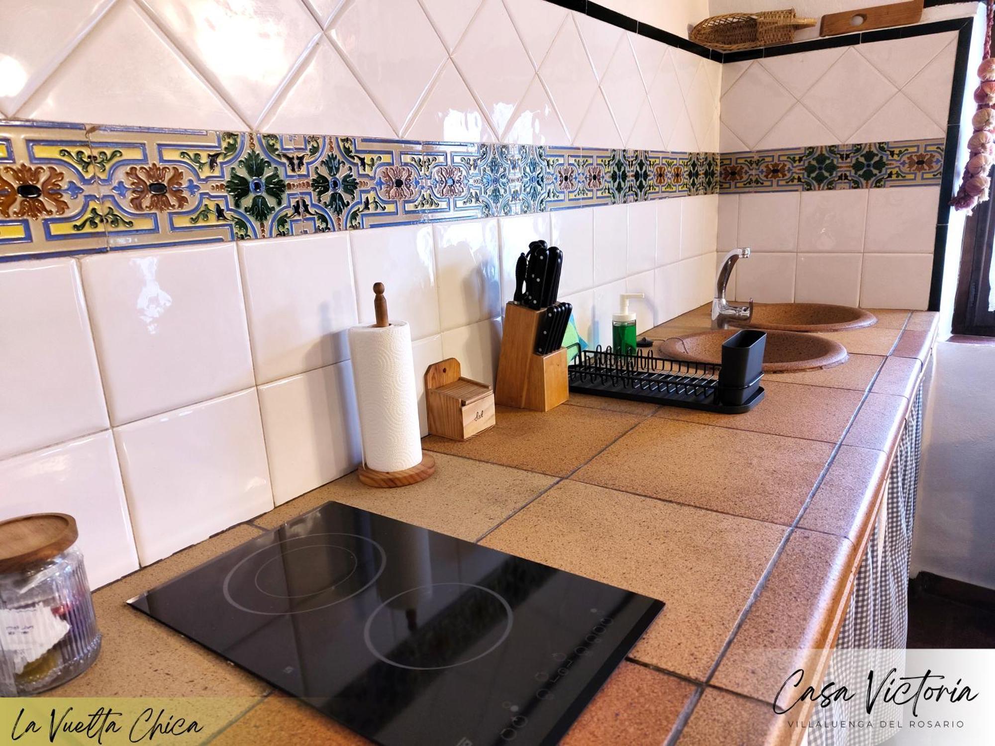 Conjunto Rural Casa Victoria Guest House Villaluenga Del Rosario Bagian luar foto