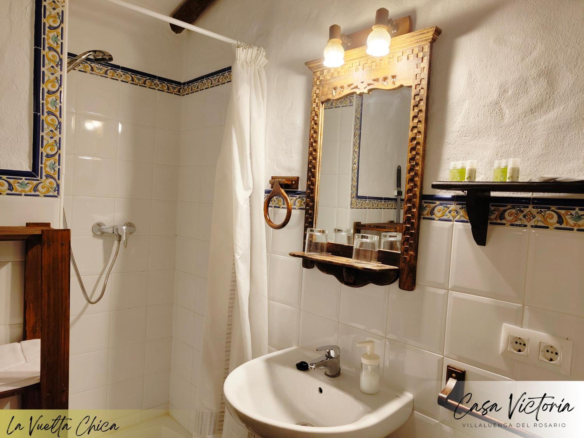 Conjunto Rural Casa Victoria Guest House Villaluenga Del Rosario Bagian luar foto