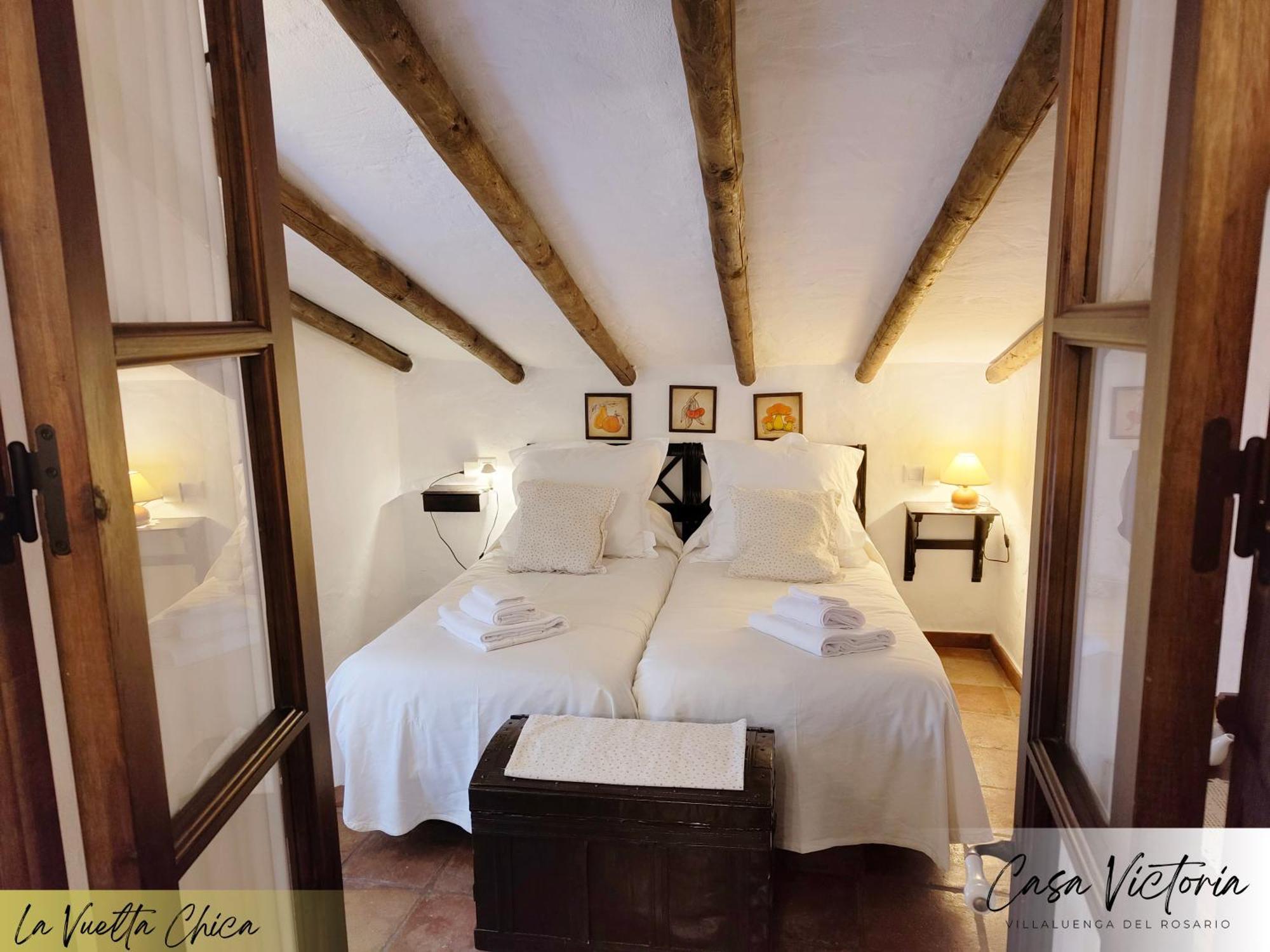 Conjunto Rural Casa Victoria Guest House Villaluenga Del Rosario Bagian luar foto