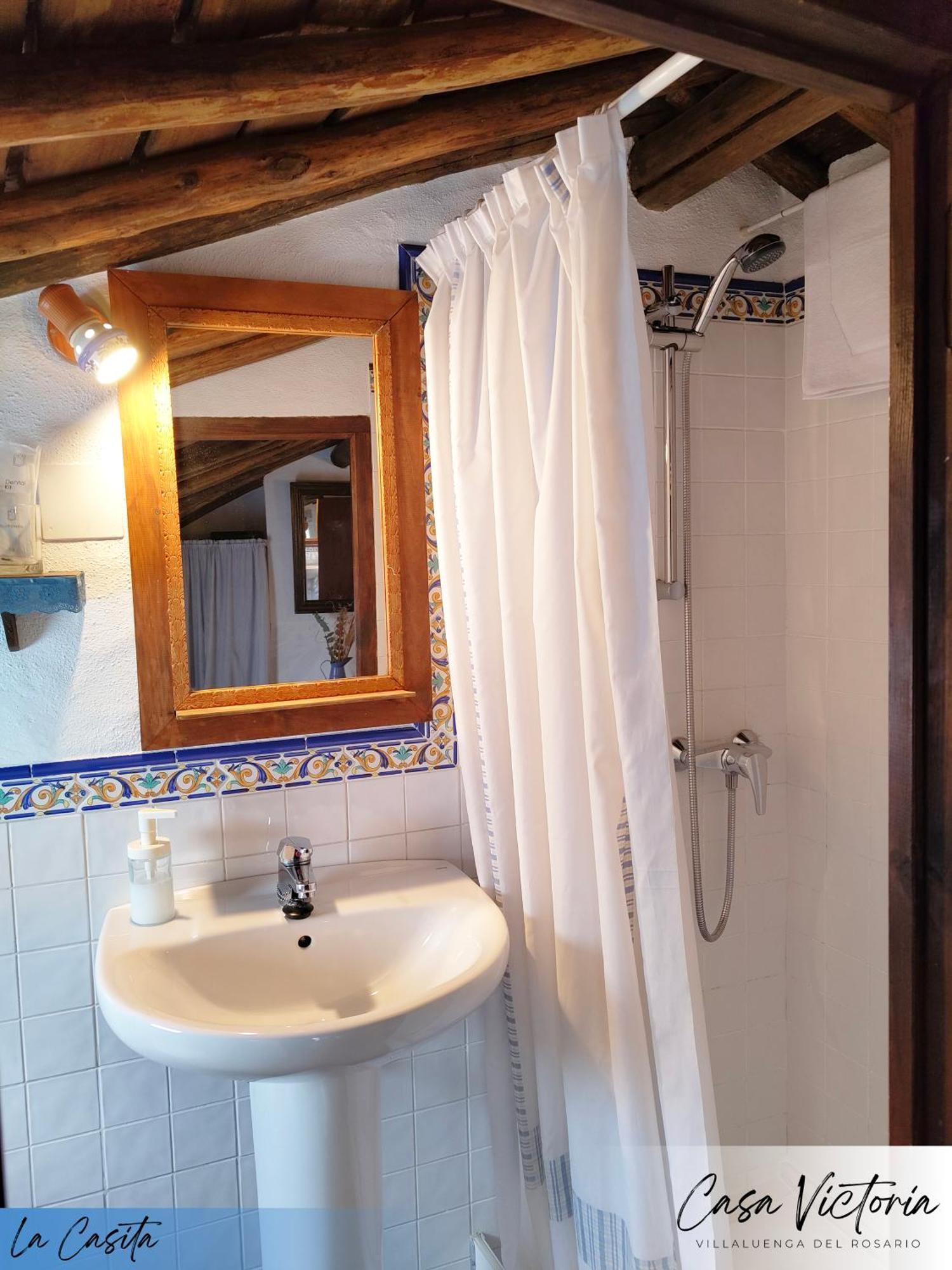 Conjunto Rural Casa Victoria Guest House Villaluenga Del Rosario Bagian luar foto