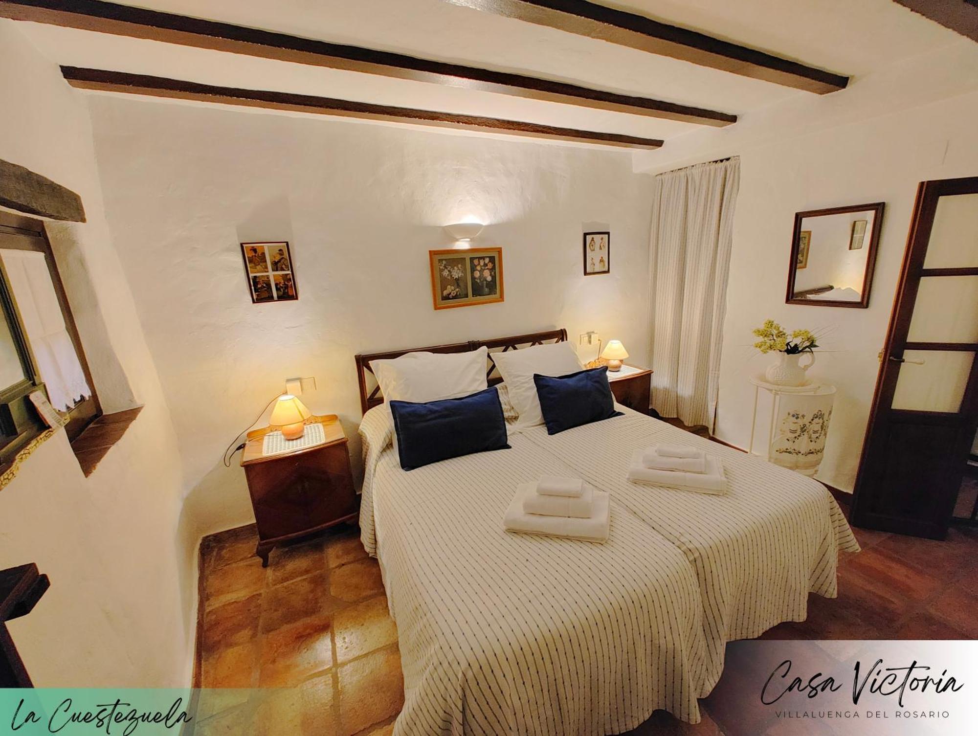 Conjunto Rural Casa Victoria Guest House Villaluenga Del Rosario Bagian luar foto